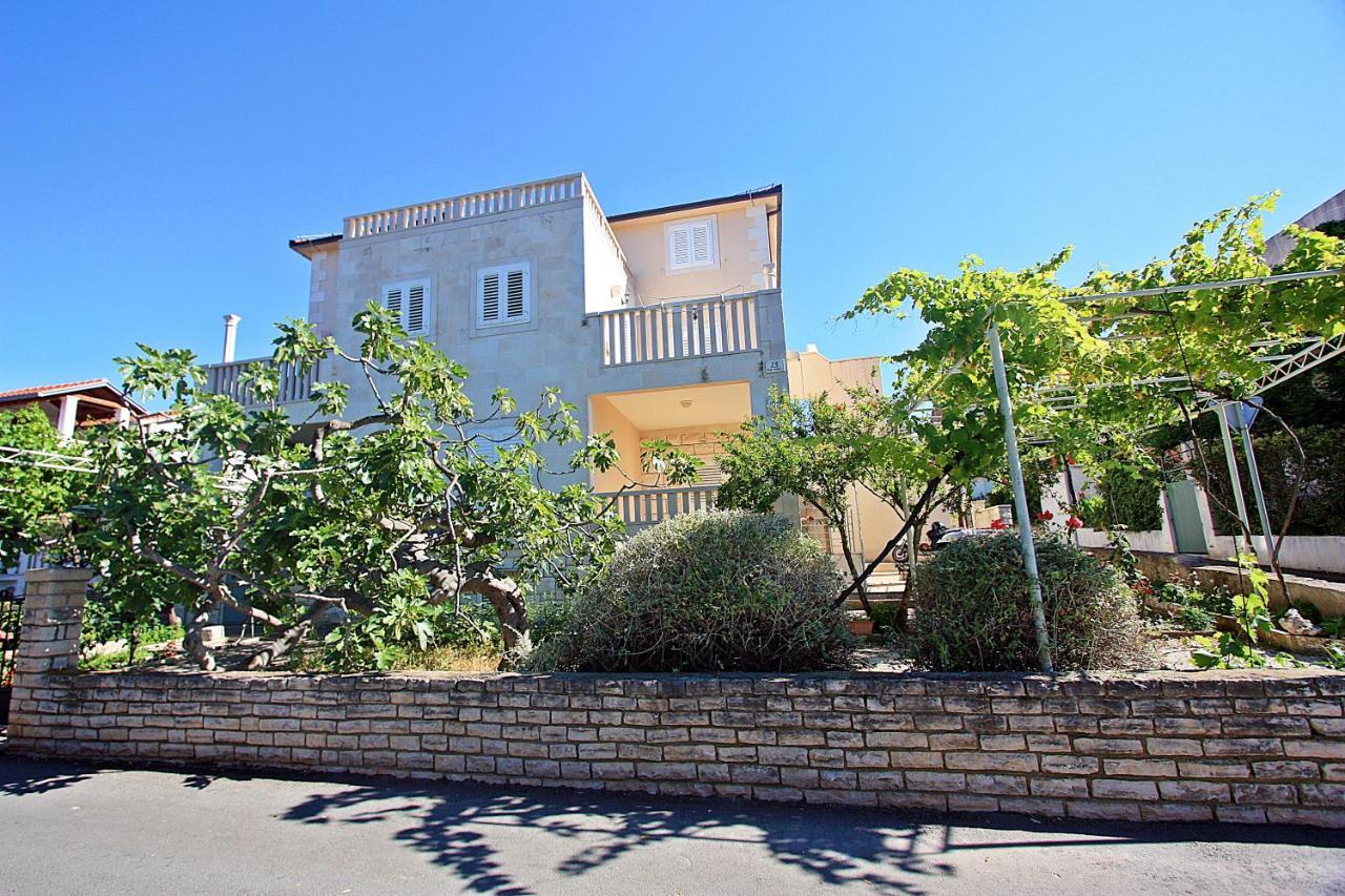Apartments Ella Supetar Exterior photo
