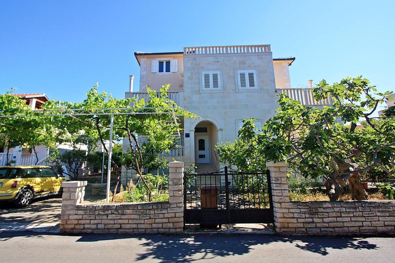 Apartments Ella Supetar Exterior photo
